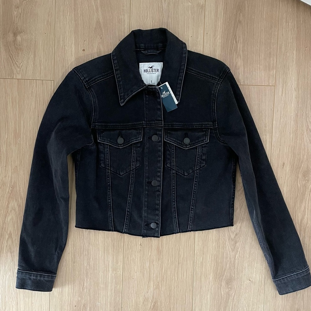 Hollister cropped raw hem denim jacket, black wash, size S